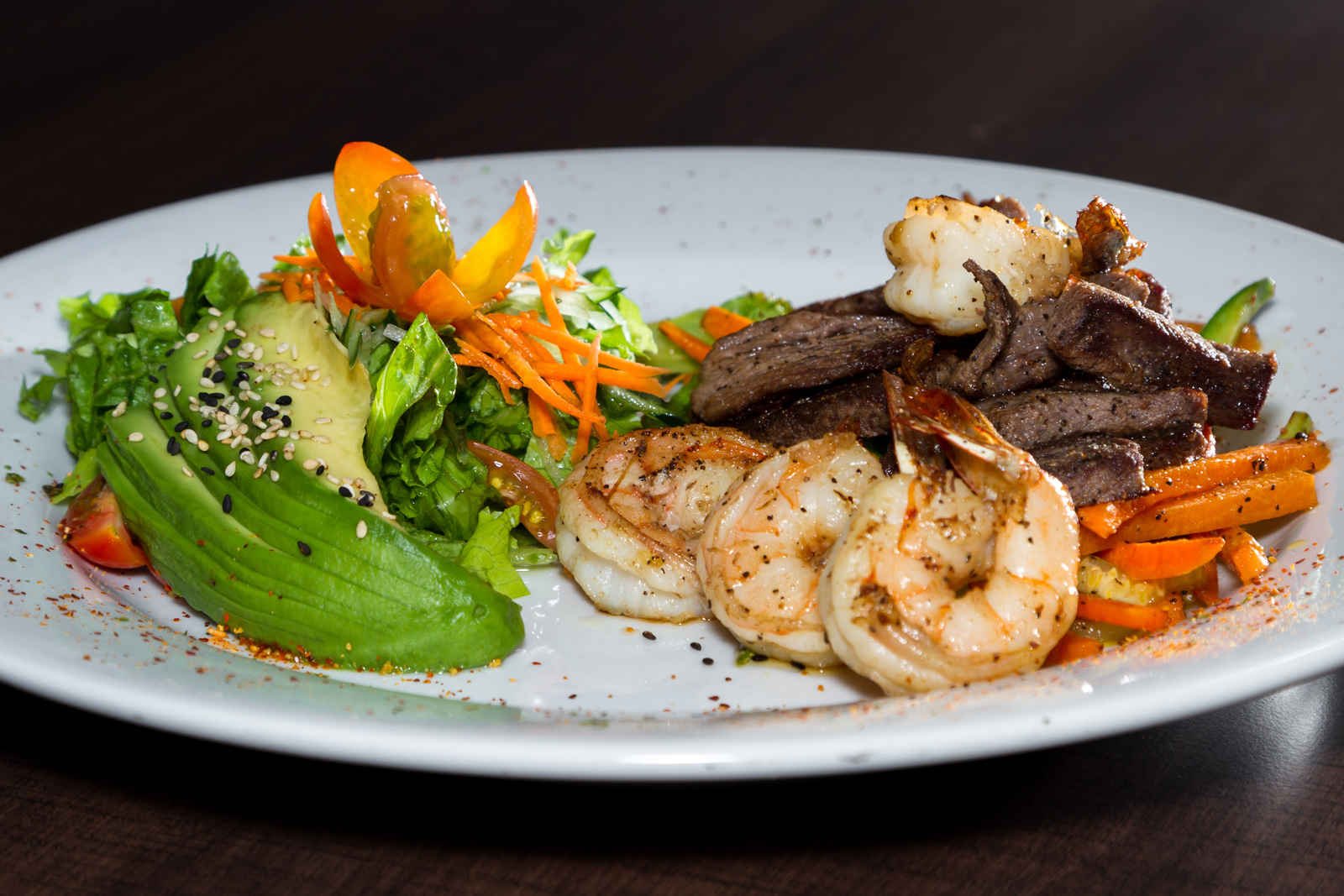 Surf and Turf: Roastbeef mit Garnelen und Grillgemüse